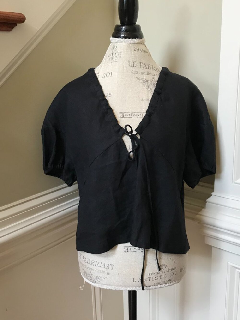 Banana Republic Linen Tie Front Top Shirt Blouse Womens Medium Black V-Neck BR - Picture 3 of 10